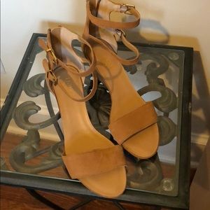 Golden brown sandals 👡